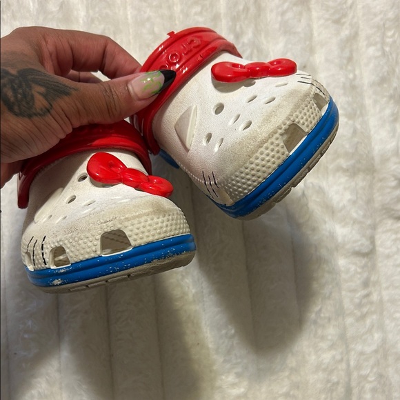 Hello Kitty Crocs - Picture 10 of 13